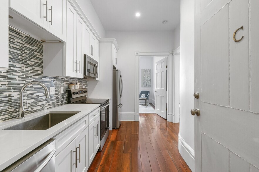 More Photos Of 612 Julia St, New Orleans Apartments For Sale