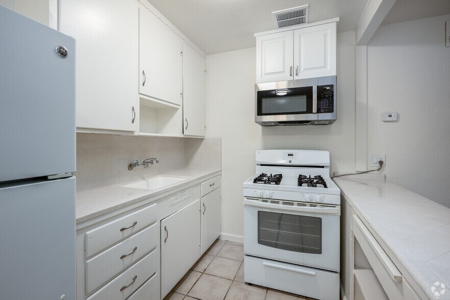 More Photos Of 3130-3132 3rd Ave, Sacramento Apartments For Sale