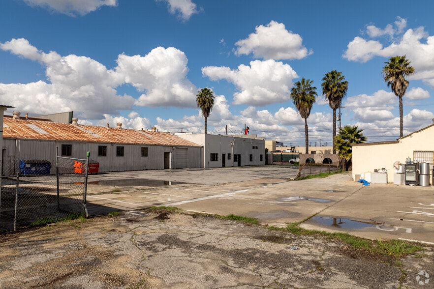 More Photos Of 2772-2820 Norton Ave, Lynwood Manufacturing For Lease