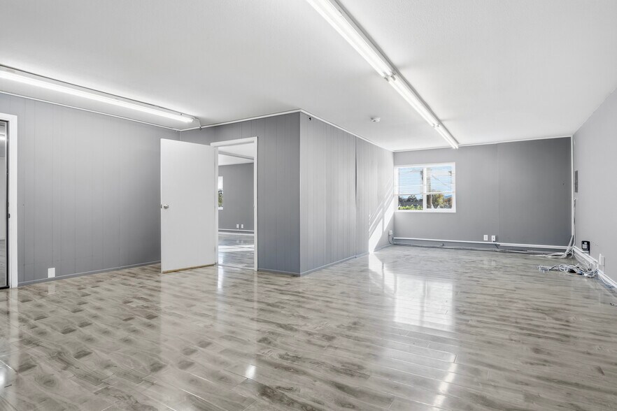 More Photos Of 4306-4310 W Victory Blvd, Burbank Storefront Retail Office For Sale