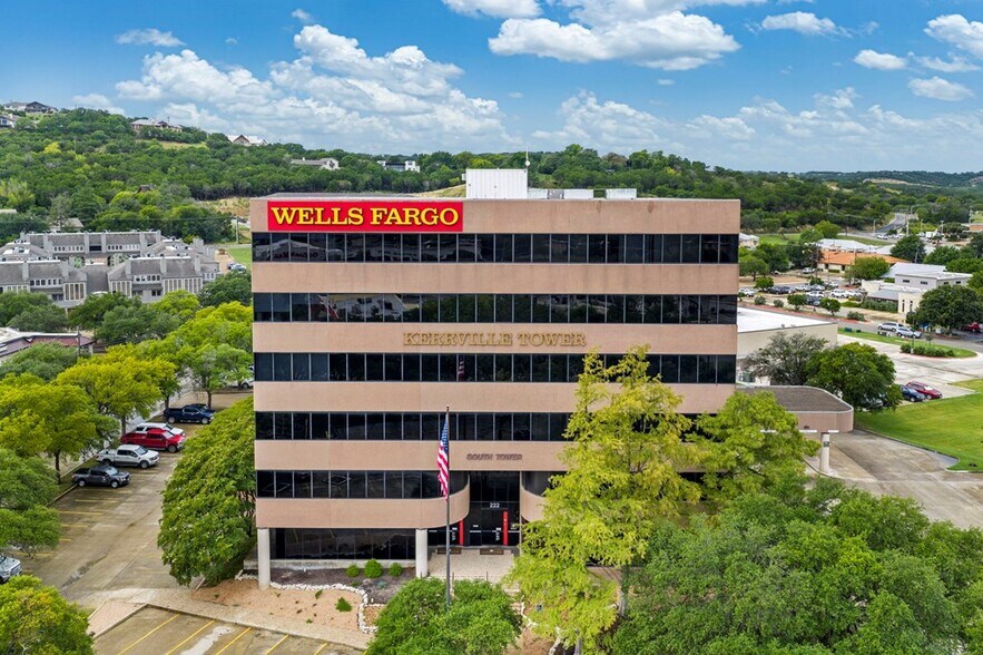 More Photos Of 222 S Sidney Baker St, Kerrville Office For Sale