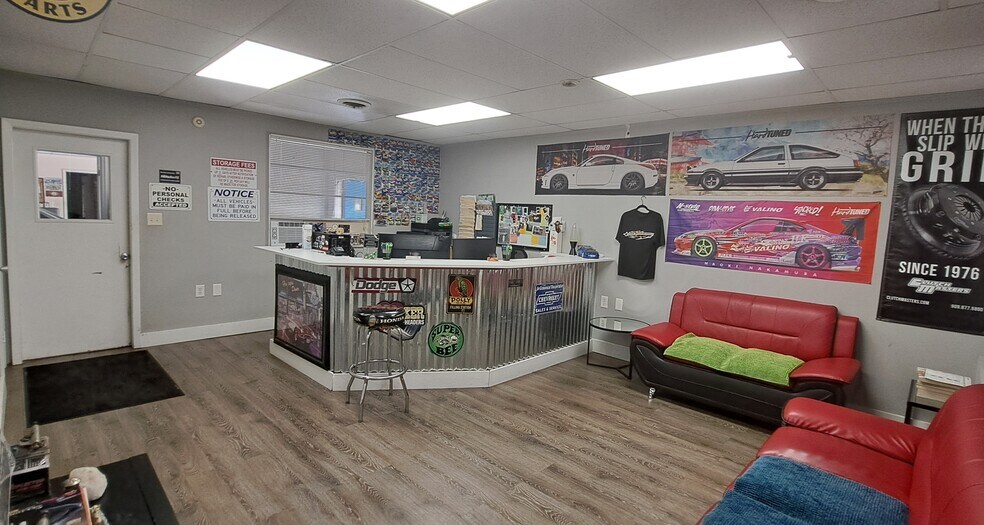 More Photos Of 3604 Spring Park Rd, Jacksonville Service For Sale