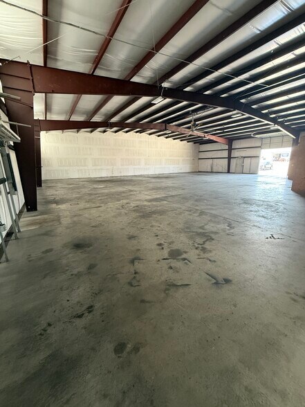 More Photos Of 3943 S Interstate 35, New Braunfels Unknown For Lease