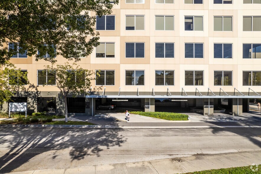 More Photos Of 3683 S Miami Ave, Miami Medical For Lease