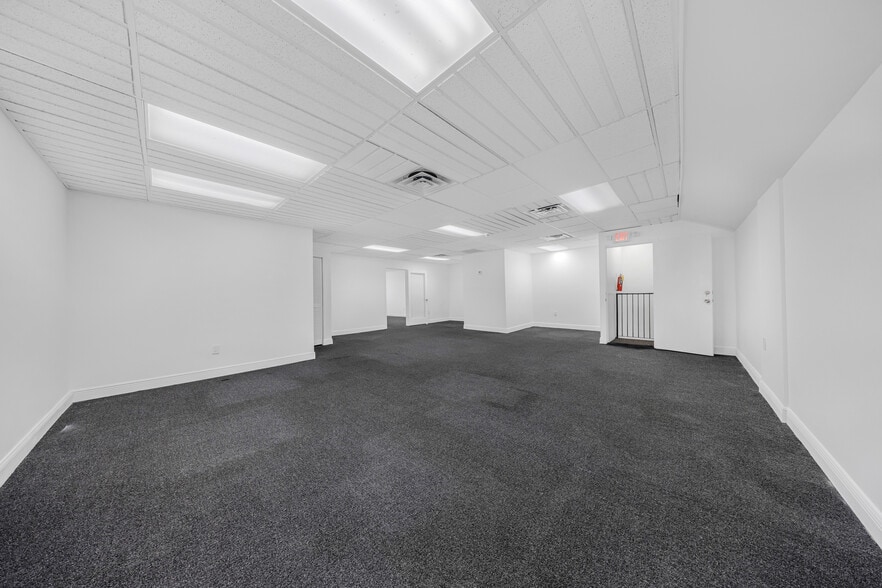 More Photos Of 7452-7466 SW 48th St, Miami Warehouse For Sale