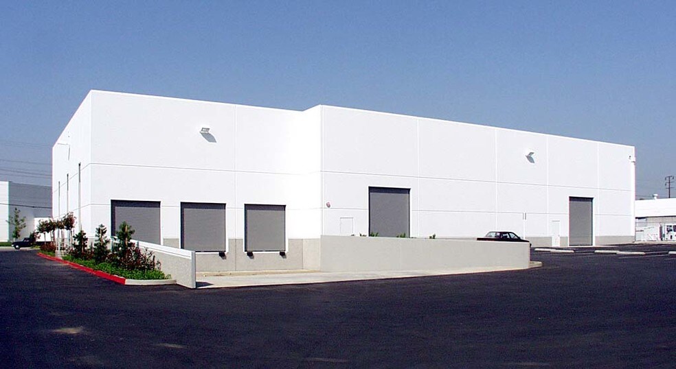 More Photos Of 13109 Los Nietos Rd, Santa Fe Springs Manufacturing For Lease