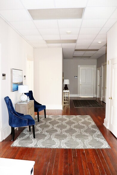 More Photos Of 1044-1090 Washington Ave, Macon-Bibb Office For Lease