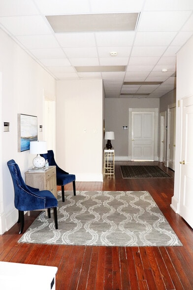 More Photos Of 1044-1090 Washington Ave, Macon-Bibb Office For Lease