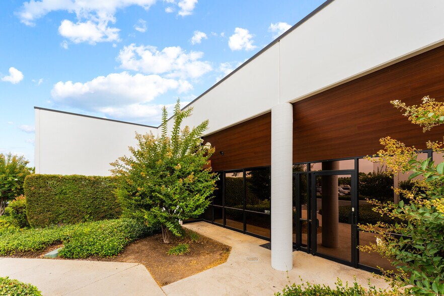 More Photos Of 2701-2715 Saturn St, Brea Light Distribution For Sale