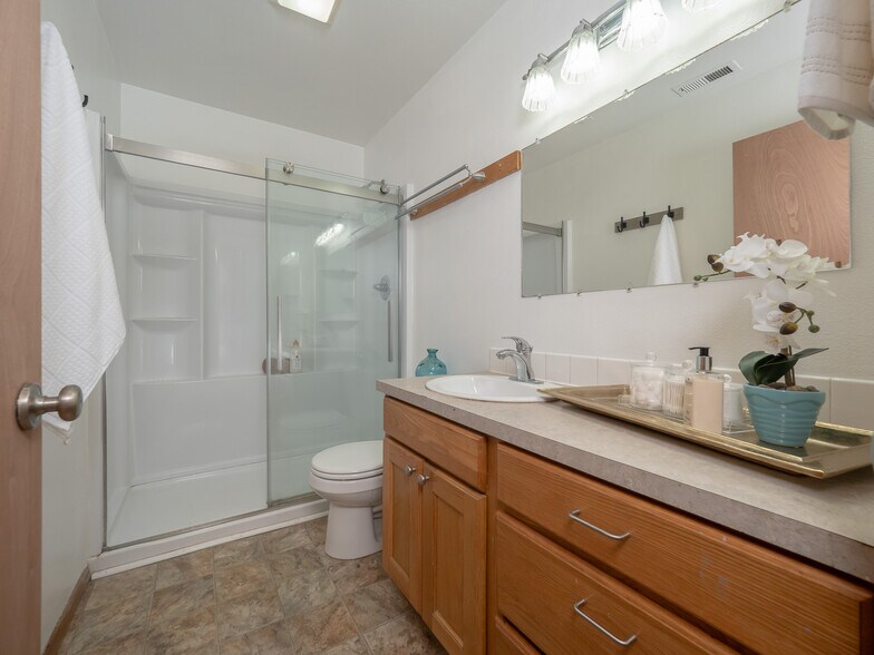 More Photos Of 402 E Washington St, Carlton Multifamily For Sale