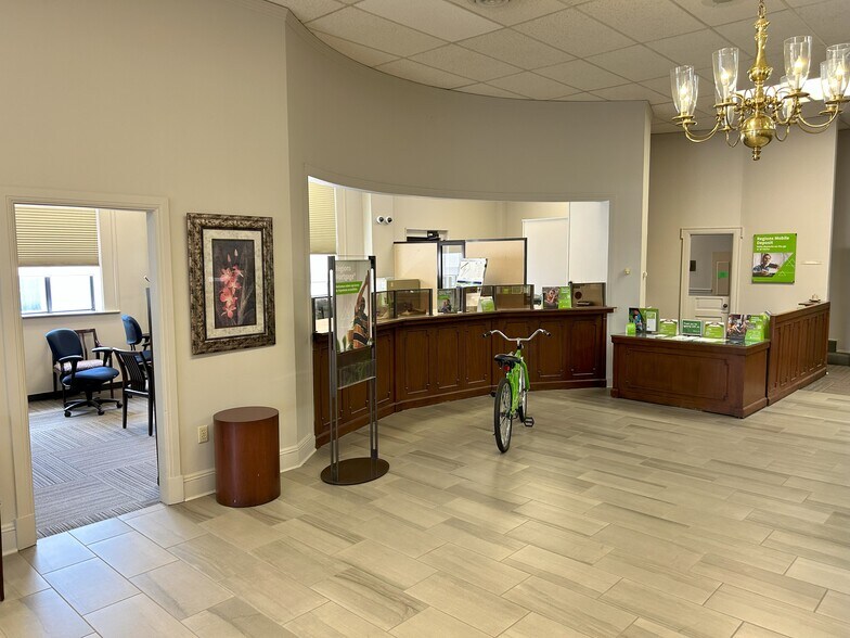 More Photos Of 103 N Main St, Nashville Office For Sale