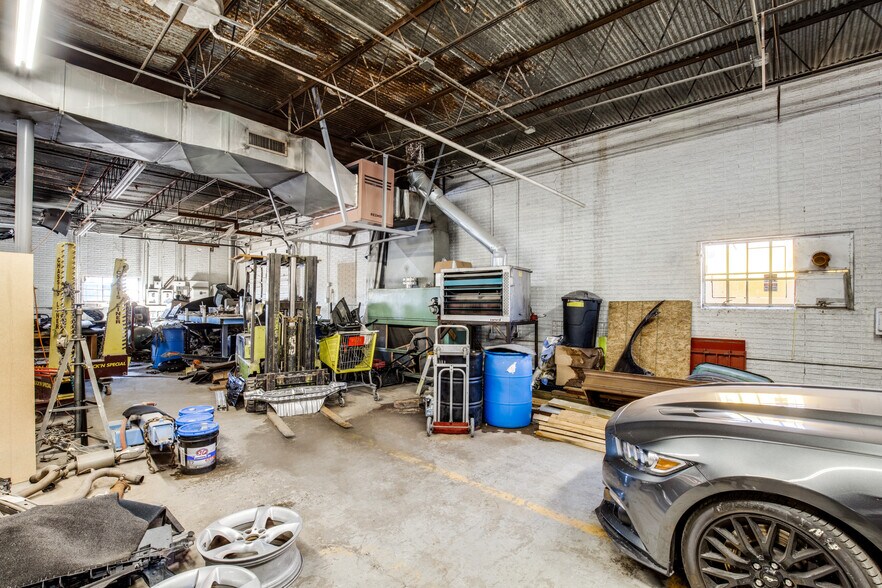 More Photos Of 301 E Walnut St, Garland Warehouse For Sale
