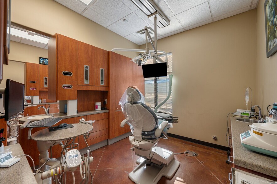 More Photos Of 7215 Wyoming Springs Dr, Round Rock Medical For Lease