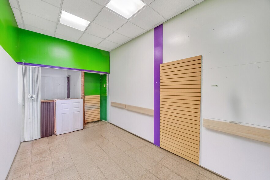 More Photos Of 28 Main St, Hempstead Storefront Retail Residential For Lease