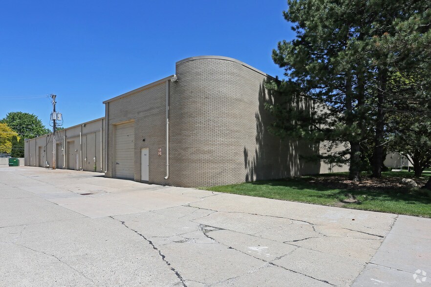 More Photos Of 7515-7665 19 Mile Rd, Sterling Heights Warehouse For Lease