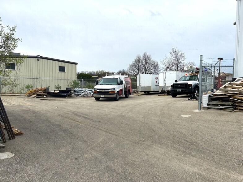 More Photos Of 6909 Seybold Rd, Madison Research And Development For Lease
