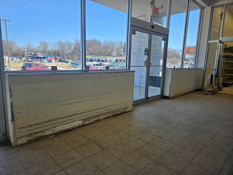 More Photos Of 15977-15981 State Route 170, Calcutta Freestanding For Lease