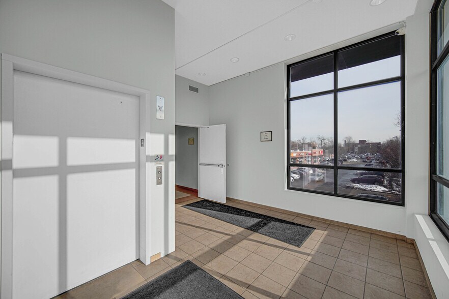 More Photos Of 134 W 111th St, Chicago Office For Lease