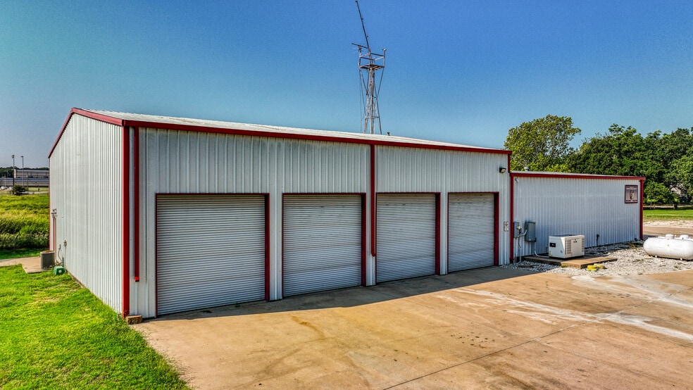 More Photos Of 221 Judd St, Weatherford Flex For Sale