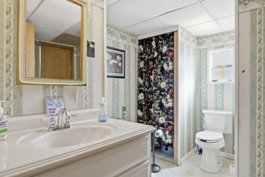 More Photos Of 204 Douglas Ln, Pearisburg Hospitality For Sale