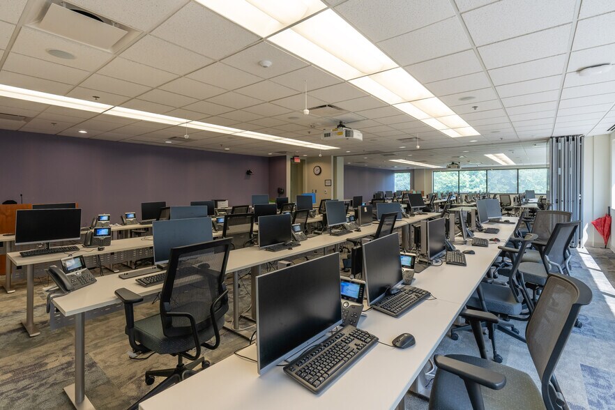 More Photos Of 20255 Victor Pky, Livonia Loft Creative Space For Lease