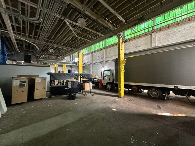 More Photos Of 2111 Center St, Cleveland Freestanding For Lease