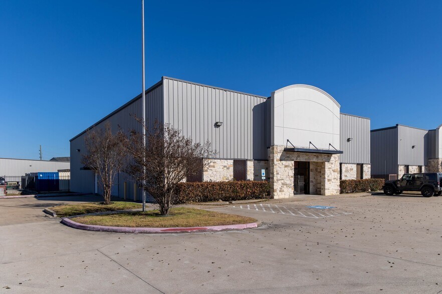 More Photos Of 1225 Price Plaza Dr, Katy Warehouse For Lease