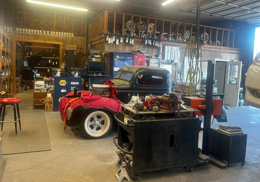 More Photos Of 204 2nd St NE, Burkeville Auto Repair For Sale