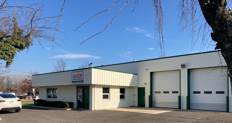 More Photos Of 61 Cunningham Ave, Hamilton Light Manufacturing For Sale