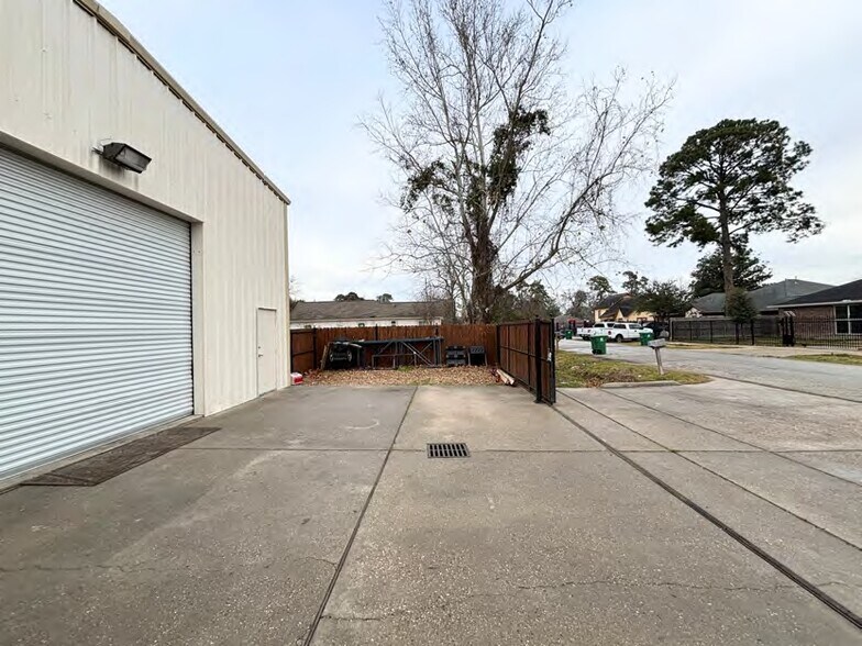 More Photos Of 10107 Goldcrest St, Houston Warehouse For Lease