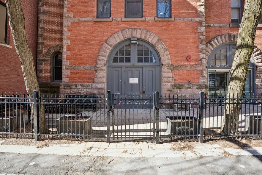 More Photos Of 110 Lombard St, Toronto Specialty For Sale