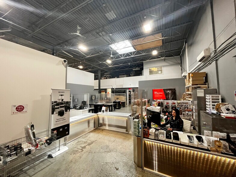 More Photos Of 1457-1469 Venables St, Vancouver Showroom For Lease