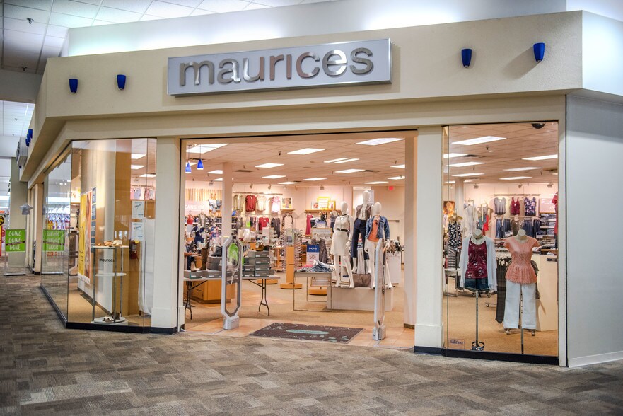 More Photos Of 458 Virginia Ave N, Tifton Department Store For Lease