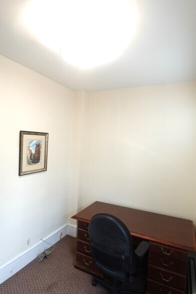 More Photos Of 235 Everett Ave, Wyckoff Office For Sale