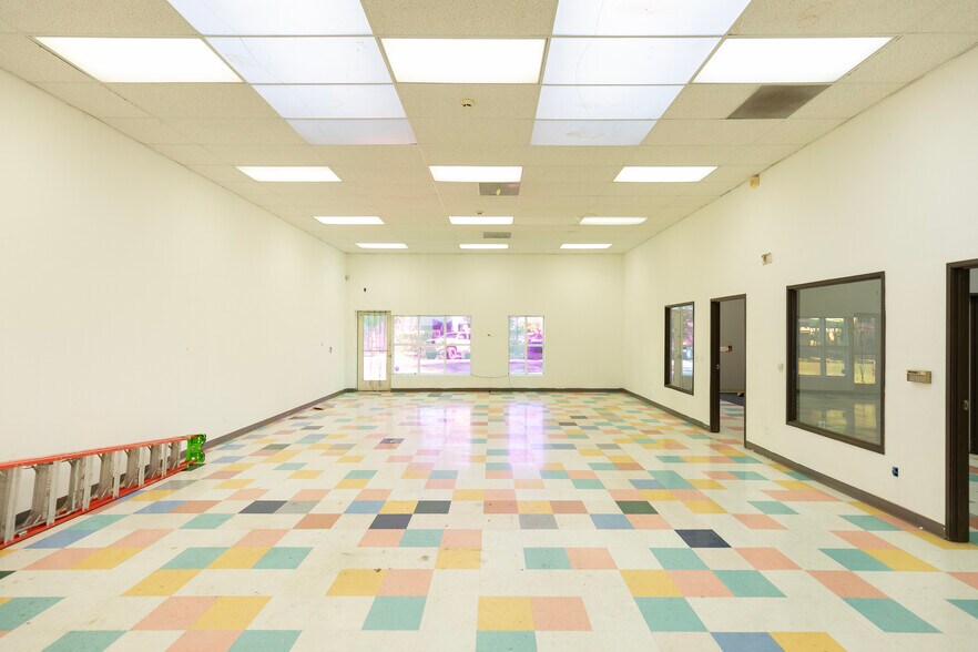 More Photos Of 1112 D St, Sacramento Showroom For Lease