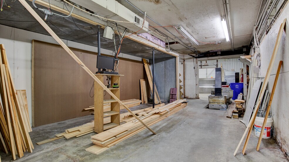 More Photos Of 2015 Payne st, Tell City Light Distribution For Sale