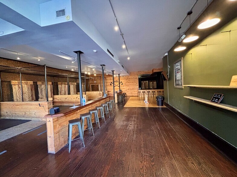 More Photos Of 128-130 N Ashley St, Valdosta General Retail For Lease