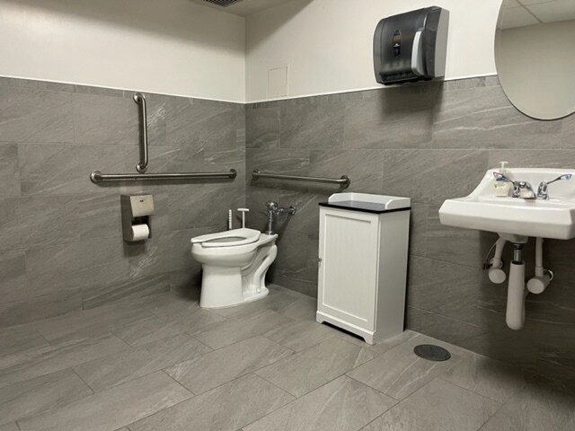 More Photos Of 24 W Carver St, Huntington Office For Lease