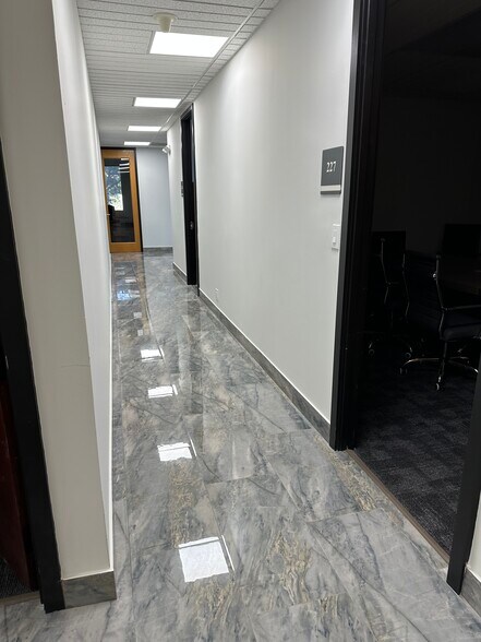 More Photos Of 455 Fairway Dr, Deerfield Beach Office For Lease