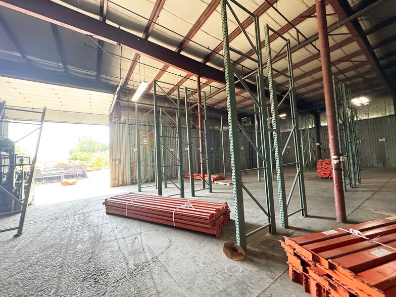 More Photos Of 14 Kraft Ave, Albany Warehouse For Lease