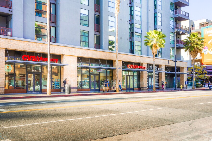 More Photos Of 6201 Hollywood Blvd, Hollywood Apartments For Lease