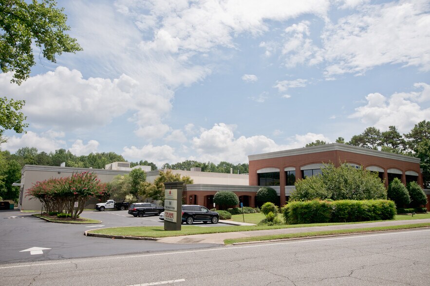 More Photos Of 745 College Dr, Dalton Manufacturing For Lease