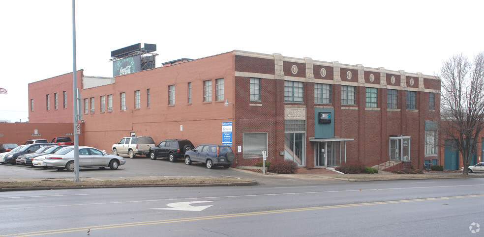 Primary Photo Of 2540 W Pennway St, Kansas City Flex For Lease