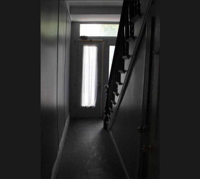 More Photos Of 12 Park Pl, Hudson Storefront Retail Residential For Lease