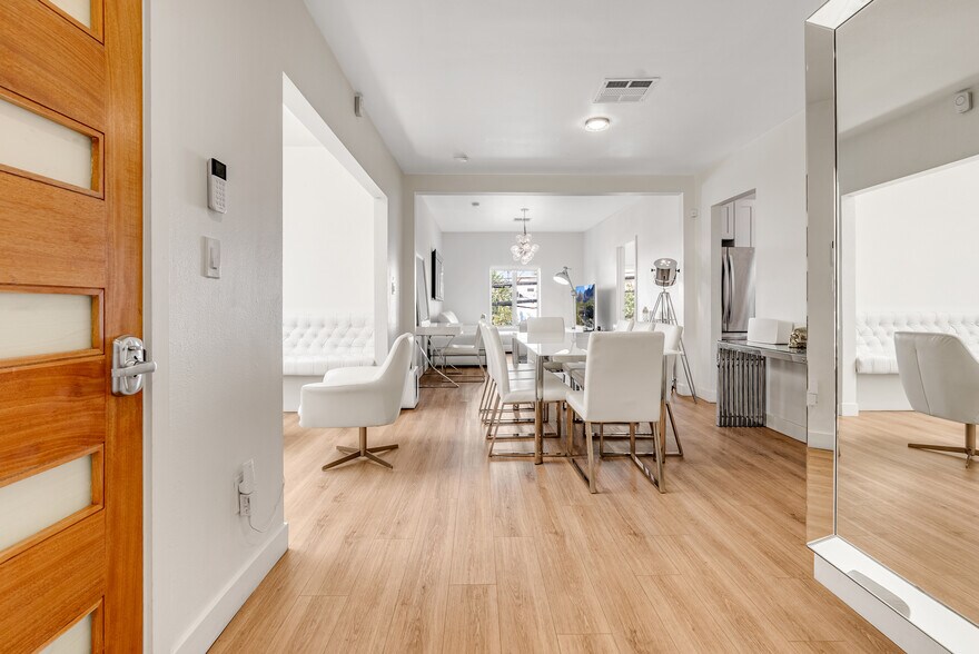 More Photos Of 6208-6212 Santa Monica Blvd, Los Angeles Loft Creative Space For Lease