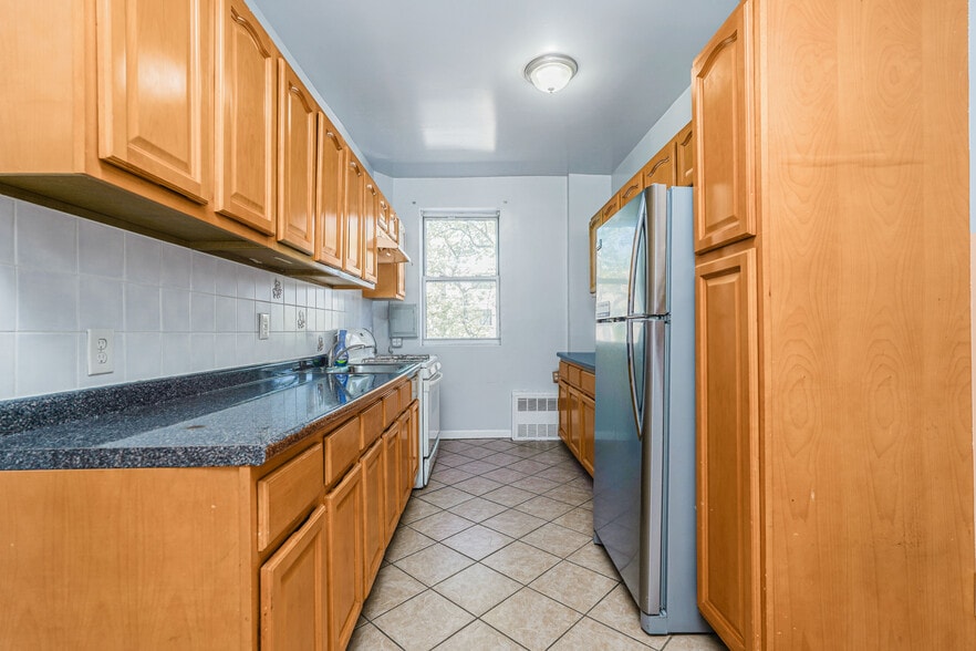 More Photos Of 1969 Bath Ave, Brooklyn Specialty For Sale