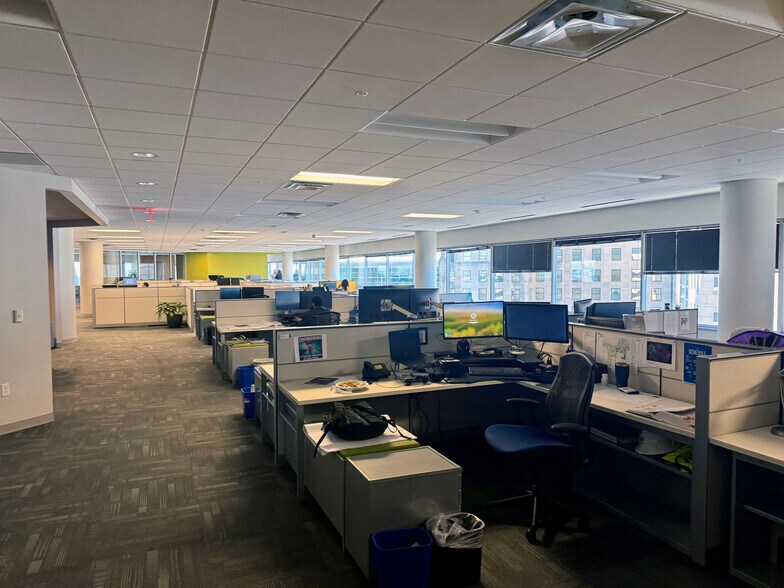 More Photos Of 101 N Tryon St, Charlotte Office For Lease