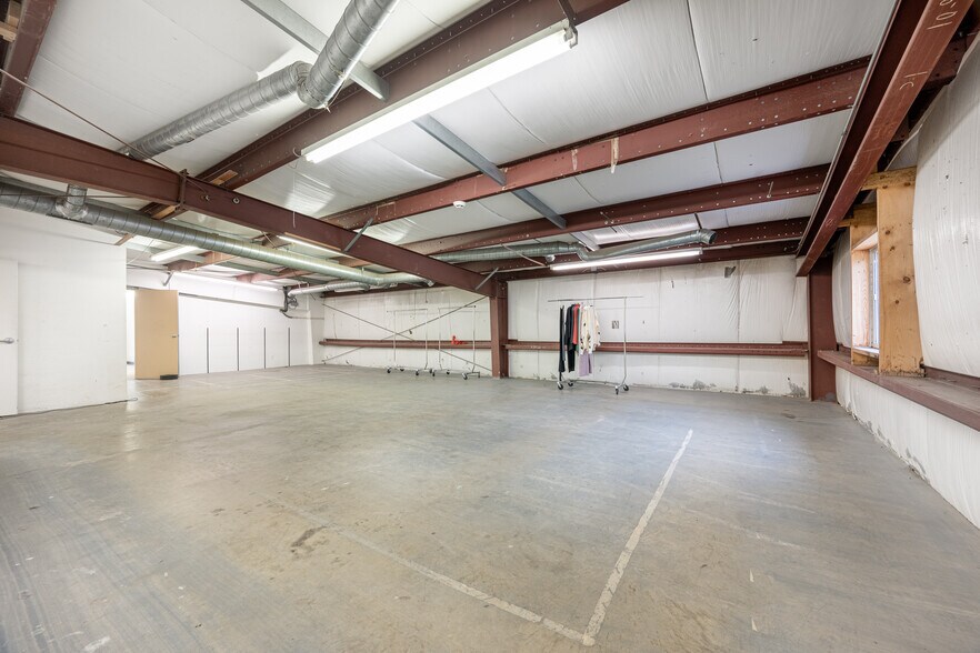 More Photos Of 5402 44 St, Lloydminster Freestanding For Sale