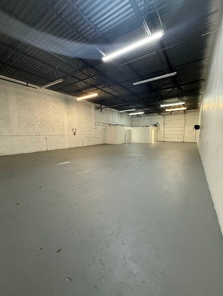 More Photos Of 7641 Hooper Rd, West Palm Beach Warehouse For Lease