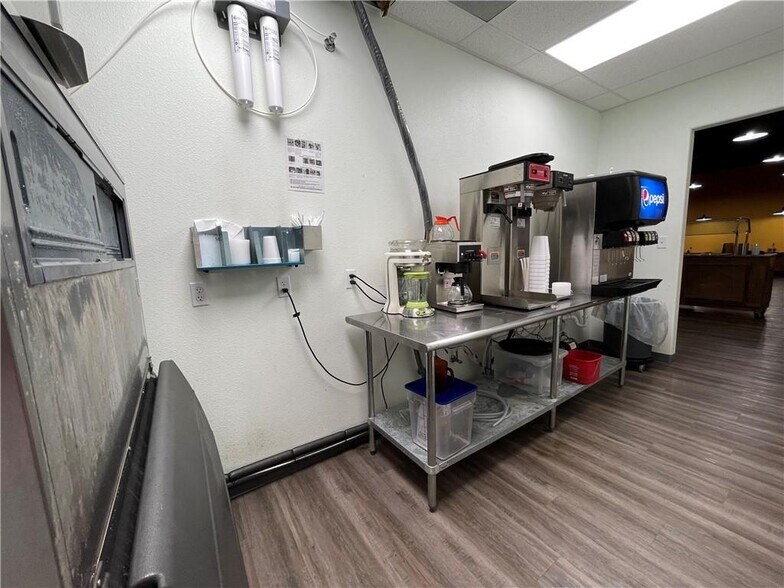 More Photos Of 1002 Victoria, Refugio Restaurant For Sale